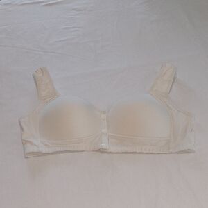 Women's Cream Bra. Size 2XL .Front Button Closure .